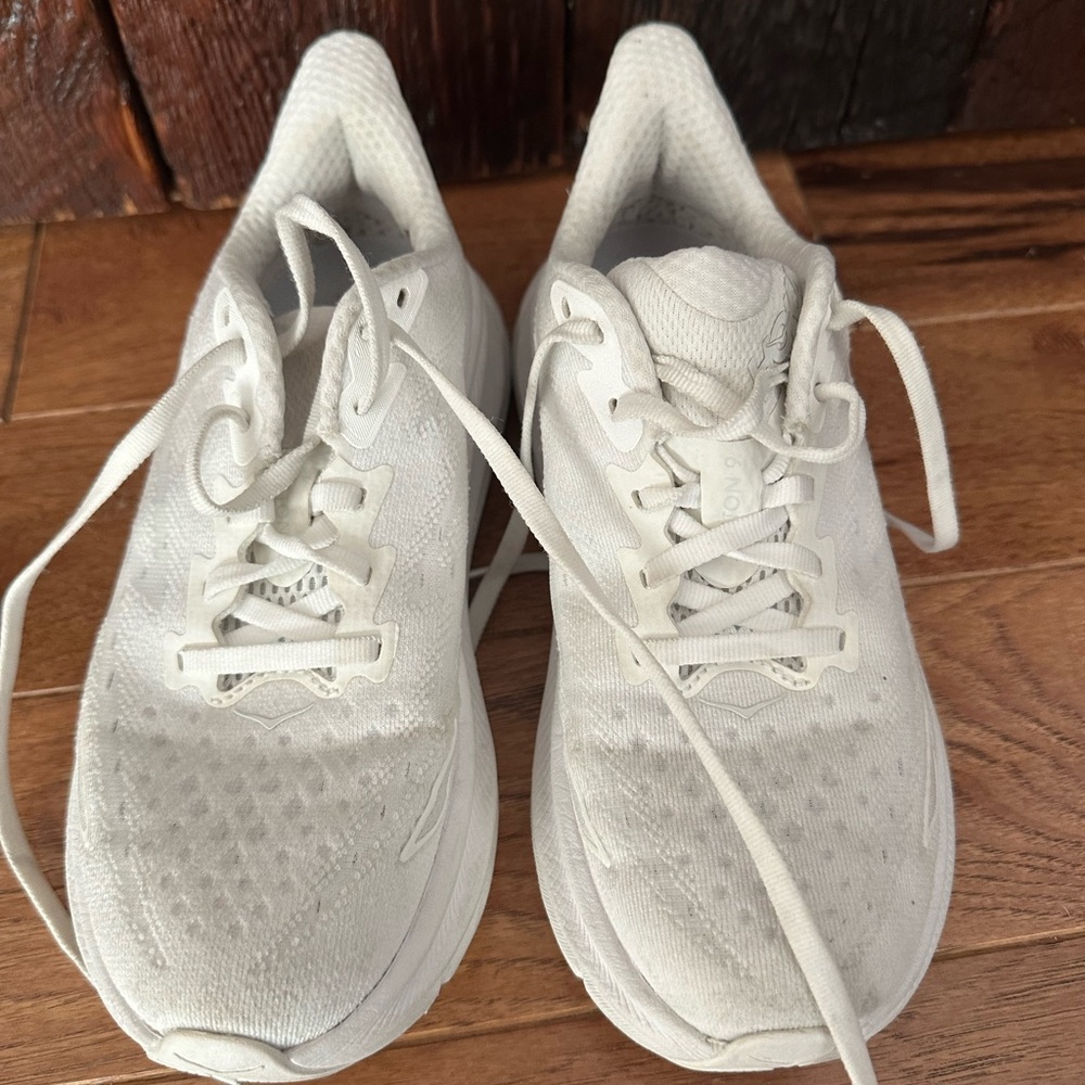 Women’s Hoka One One White Clifton 9 Sneakers, Size 5